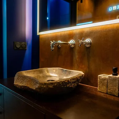 Апартаменты Le Voluptueux - Sauna - Jacuzzi - Centre-ville Анже