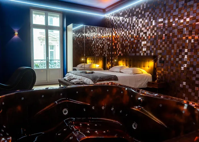 Le Voluptueux - Sauna - Jacuzzi - Centre-ville Апартаменты